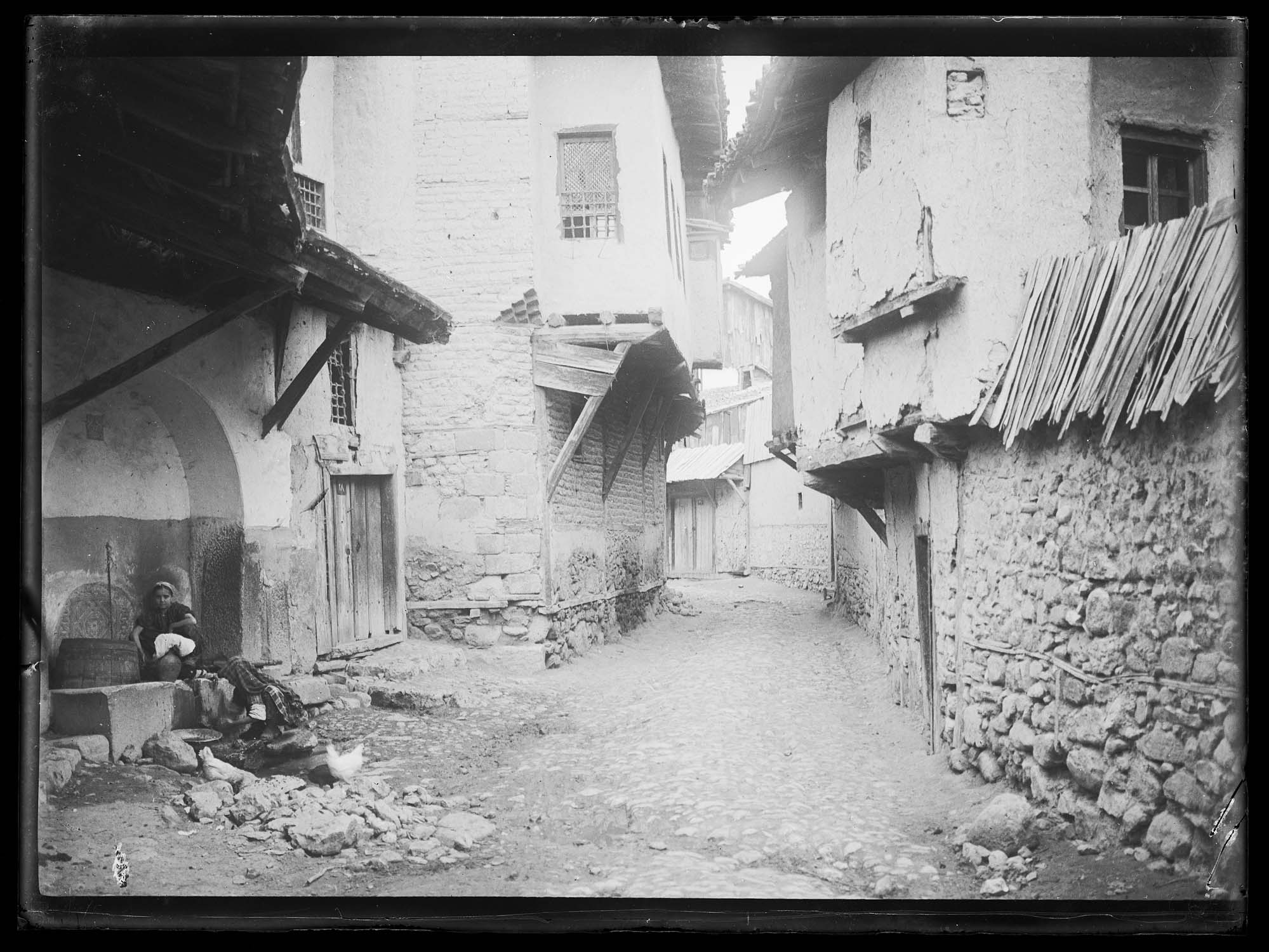 Rue et fontaine de la vieille ville